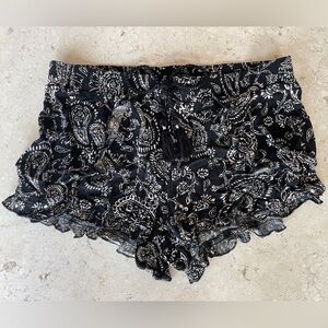 MUDD Black and White Tulip Paisley Shorts, Size M